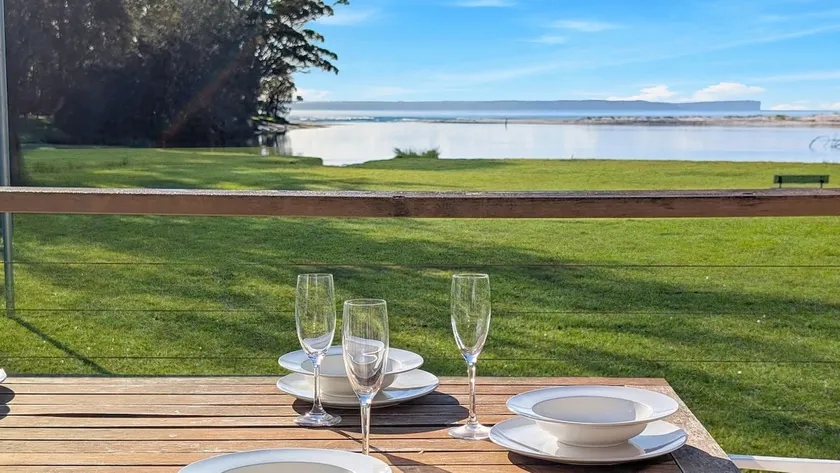 Moona Beach House Jervis Bay Rentals - Image 1