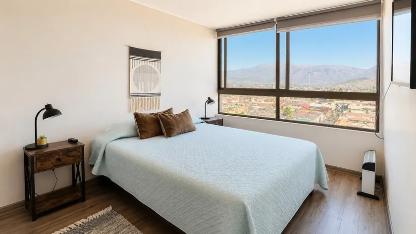 Modern and spacious apartment in the heart of Los Andes - Image 1