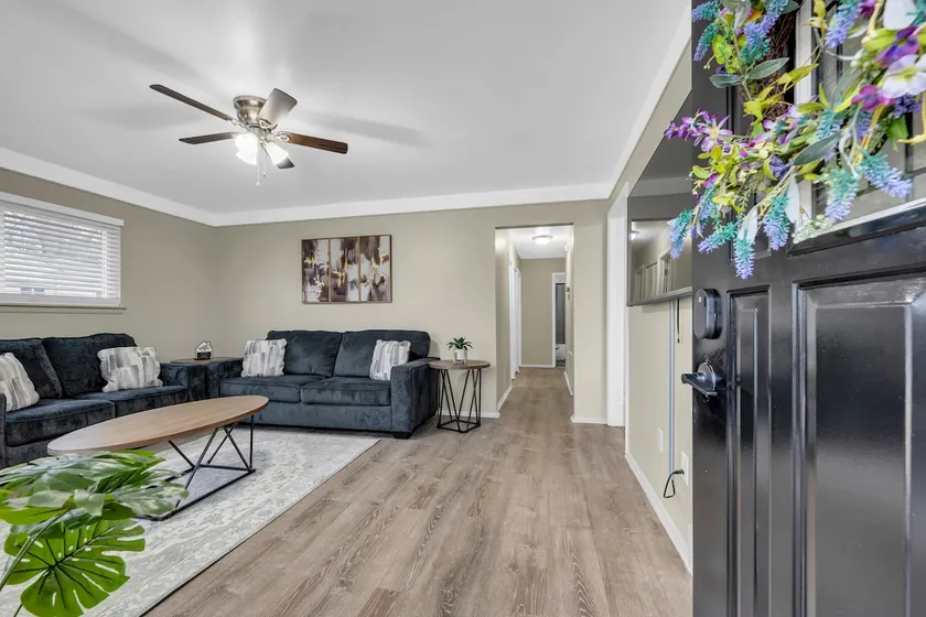 Charming Bungalow in MH | 1 King | 2 Queens - Image 1