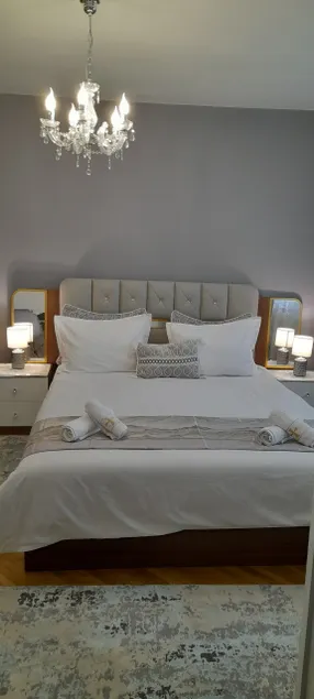 Modern, central apartment. - Image 1