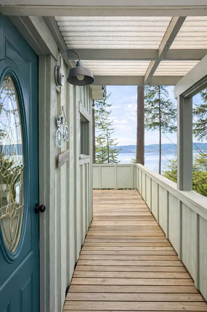 Water View Cottage, Minutes to Tulips - Image 1