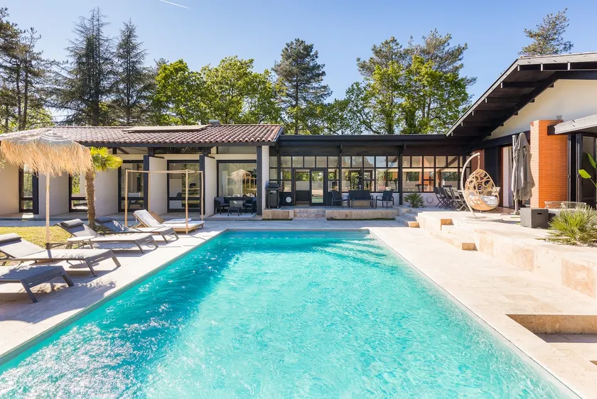 Estate 6 bedrooms. Private pool & Jacuzzi Montauban - Image 1