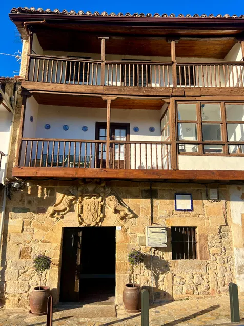 Stone and Timber House - Image 1