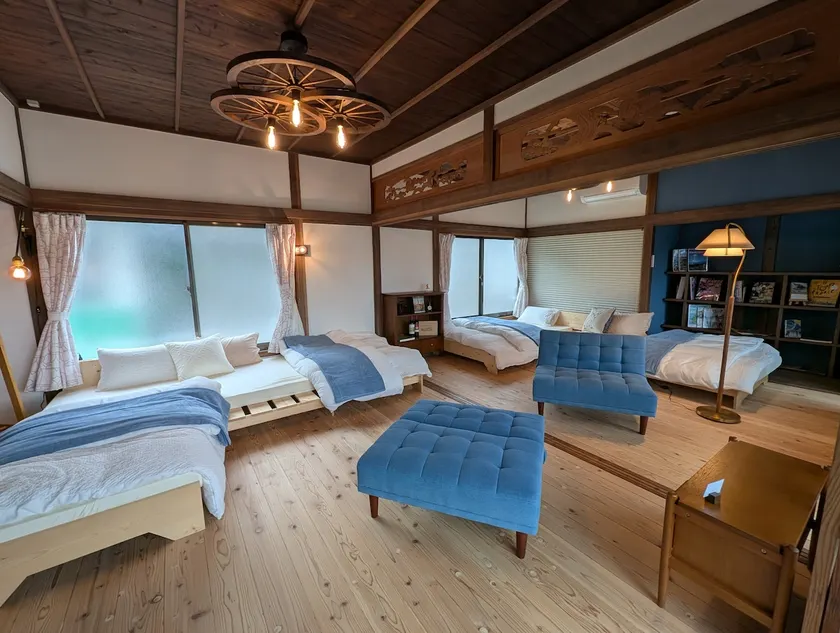 Private 1-group stay, bike-filled 50yr house - Image 1