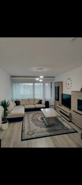 Spacious 3-room apartment with free parking - Image 1