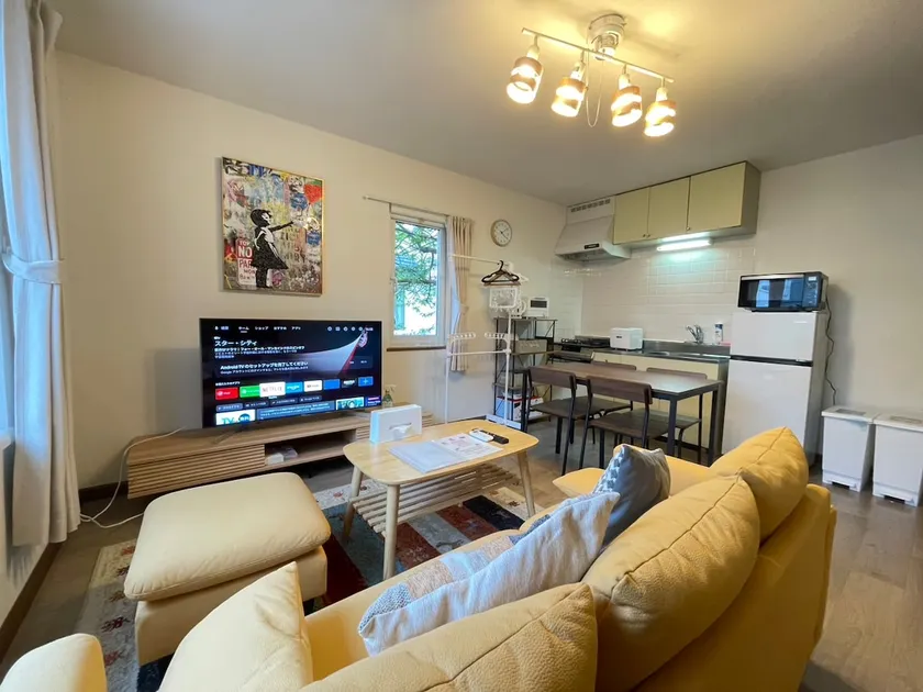 Perfect for business trips and travel! Free parking, family room very close to New Chitose Airport, sleeps up to 6 people - Image 1