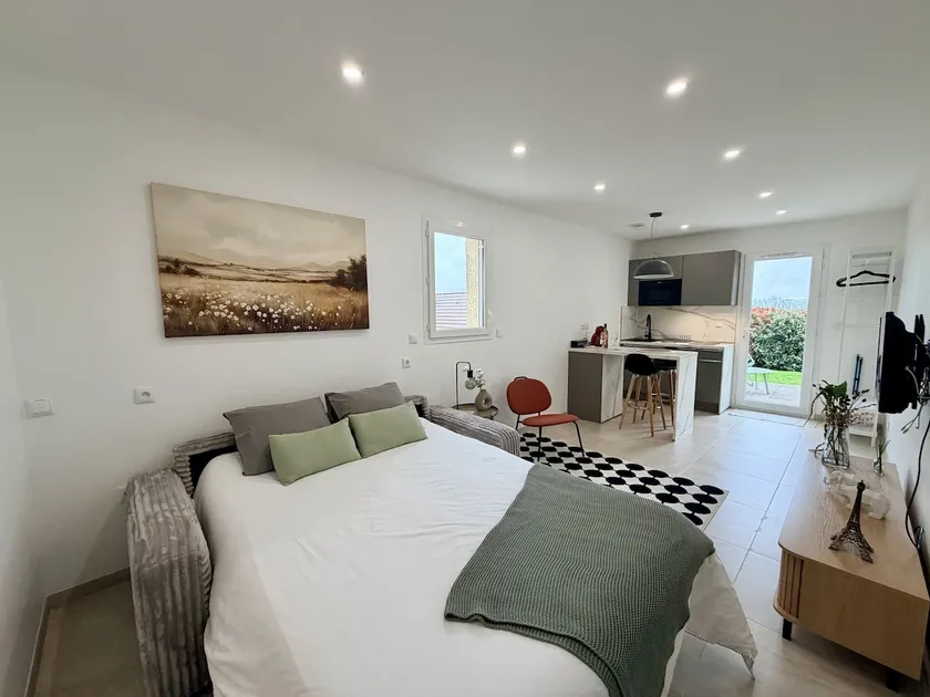 Cosy studio with garden - Image 1