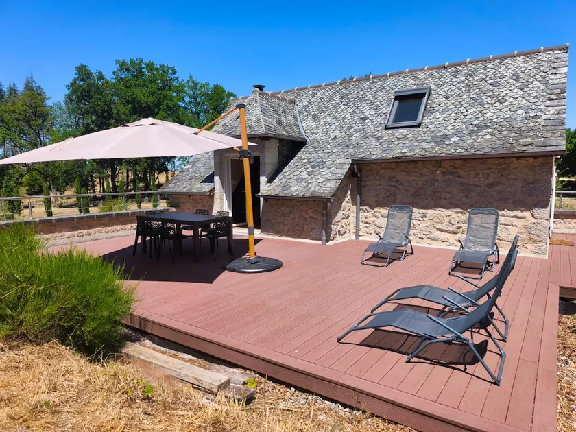 Renovated charming house, wooded park view - Image 1