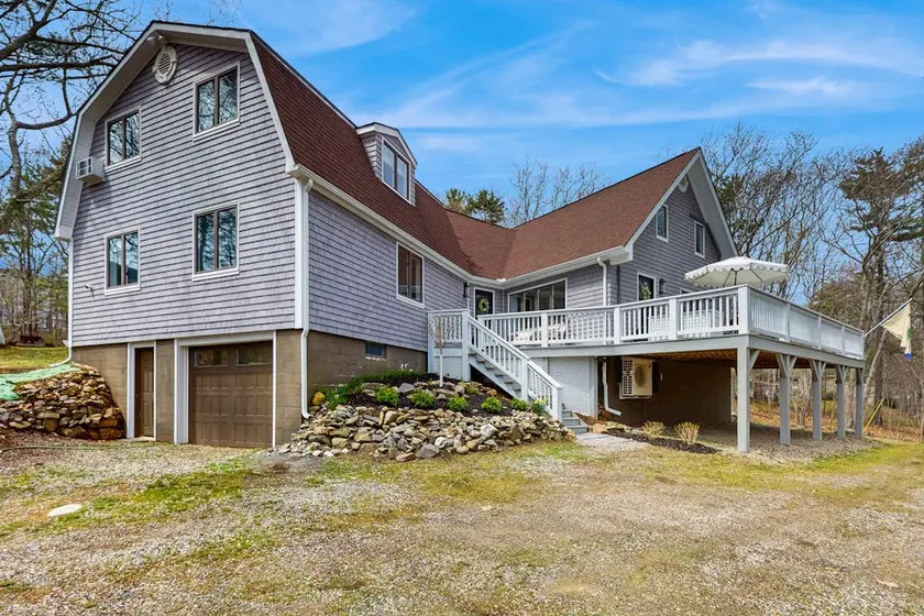 5BR Charming home near the Ocean w/ a Deck & Wifi - Image 1