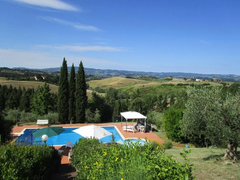 Groundfloor apartment with use of pools - Image 1