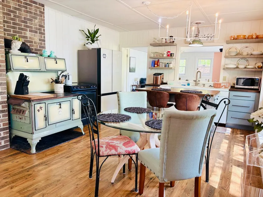 Sunrise lakefront escape - new owners - Image 1
