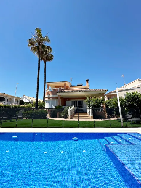 Villa by the Sea | 5CT | 5 Bathrooms | Private Pool - Image 1