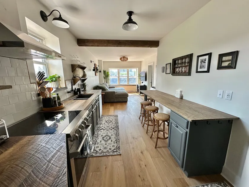 Cozy Urban Flat - Image 1