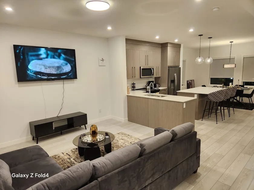 Luxury 4BR Home in Chestermere | Sleeps 8 - Image 1