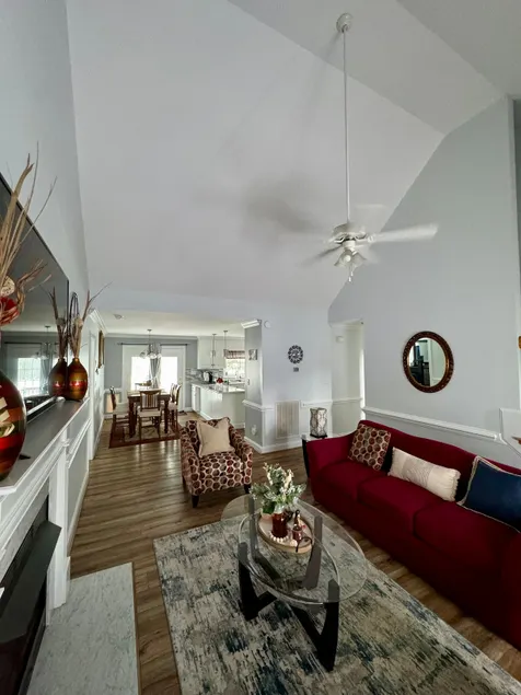 >The Pacific Airbnb< - Image 1