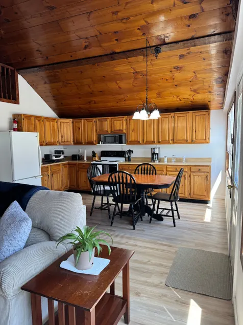 Cozy home in Pittsburg NH - Image 1