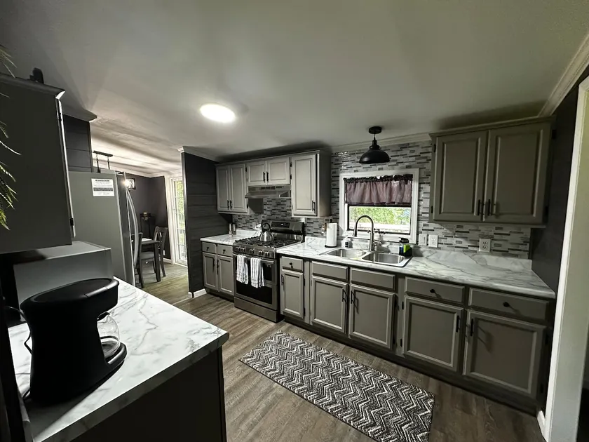 Luxury home 1 mile from Warsaw! - Image 1