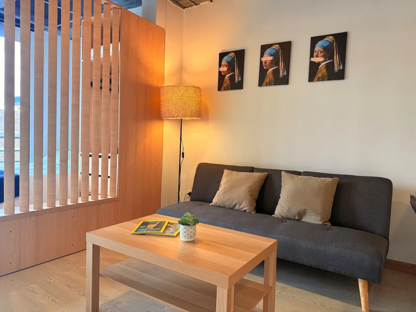 Artistic central loft with balcony - Image 1