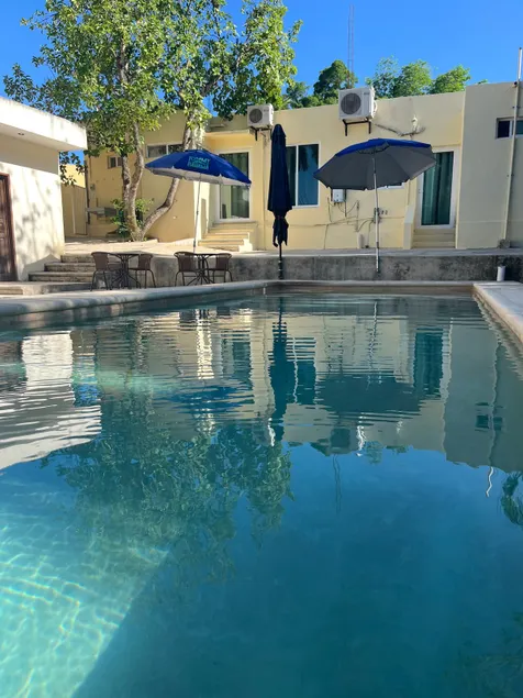 4 Private Rooms and Bathrooms, Big Pool & Parking - Image 1