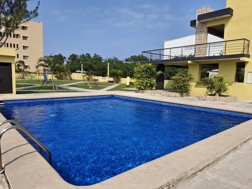 Urban Oasis with 3 Bedrooms - Image 1