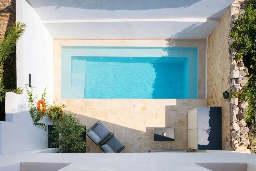 Elegant Sliema Retreat with Pool & Parking - Image 1