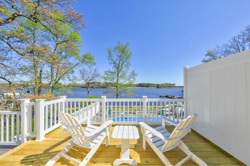 Water Front Apartment - Image 1