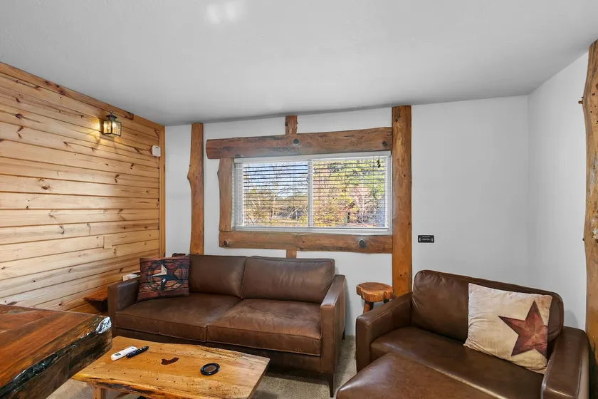 \"The Lodge\"-  APT w/Loft Bedroom, Walnut Bar, Quiet Setting, Covered Parking - Image 1