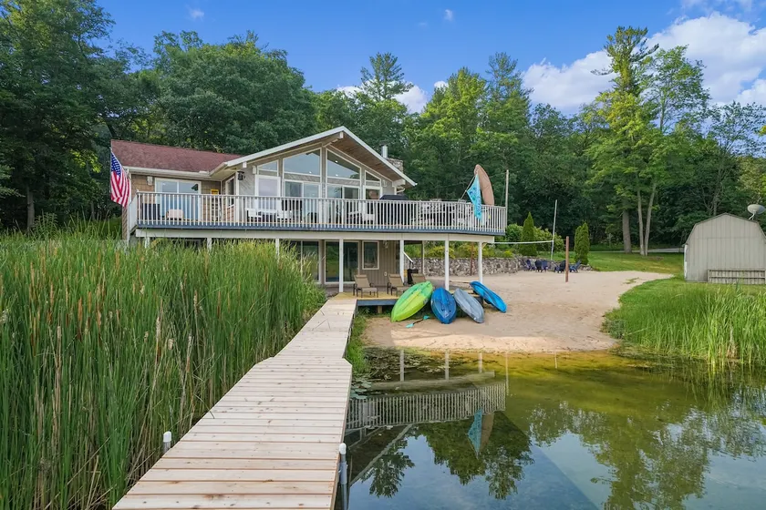 4bd 2bth Lakefront Cottage | Firepit & Kayaks - Image 1