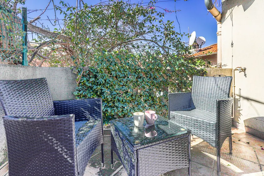 Sunny, quiet and elegant apartment 3 - Image 1