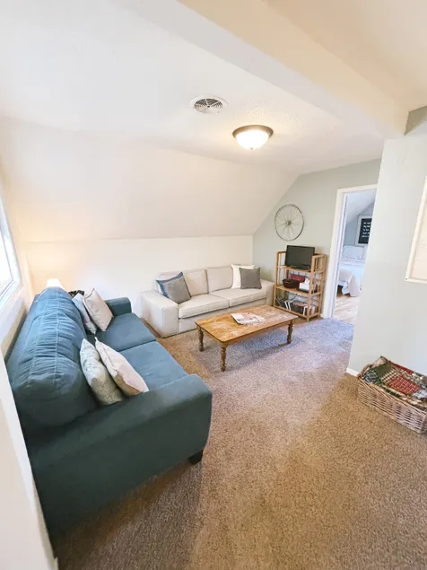 The Mulberry Loft | Cozy 2BR Near Downtown EC - Image 1