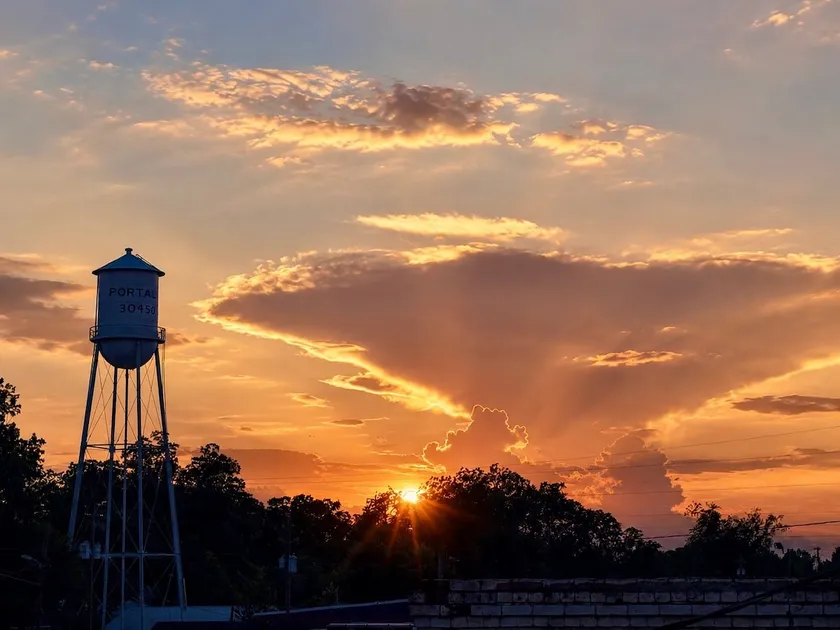 Skyline Cottage | Historic Charm with Sunset Views - Image 1