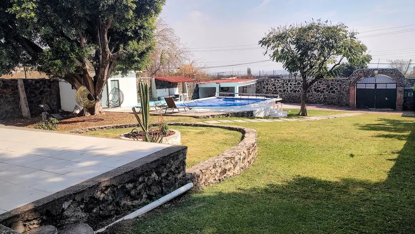 House in Oaxtepec, with a very large garden - Image 1