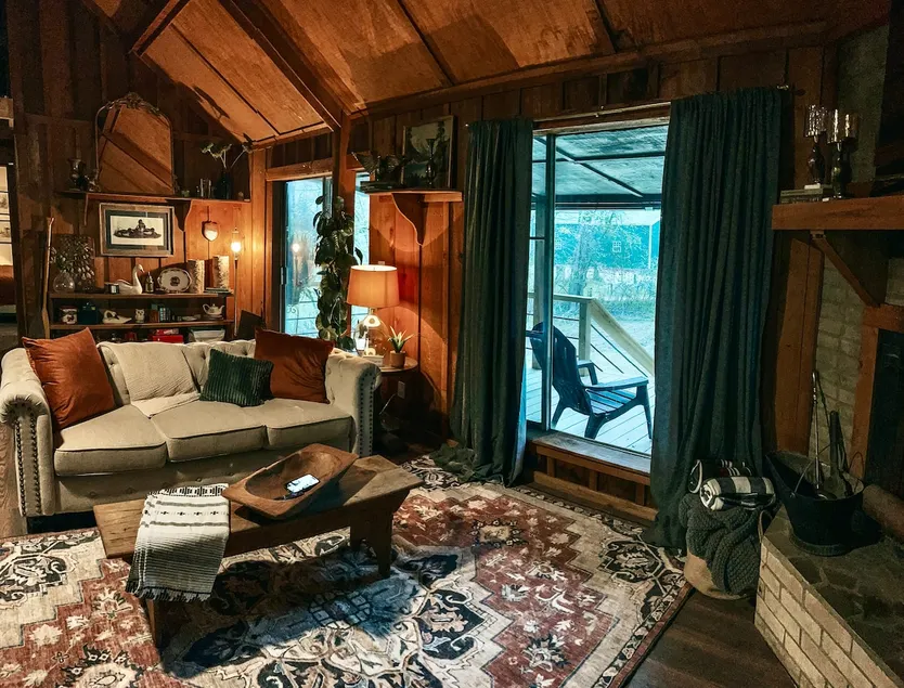 Sissy’s Cabin on Sunset Dr. - Image 1