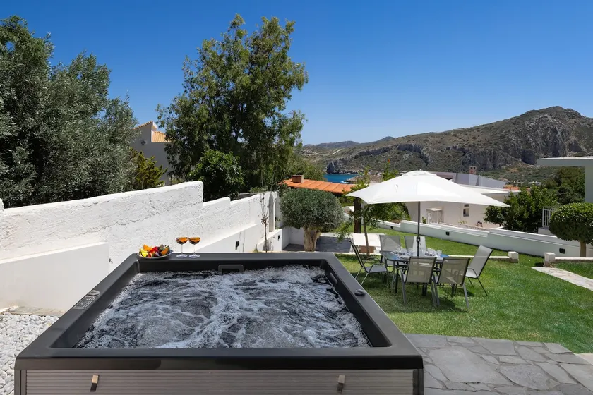 Elegant Coastal Retreat, Hot Tub and Sea Views By KB Hospitality - Image 1