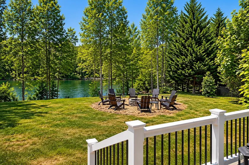 4BR Waterfront house with deck, boat slip, & beach - Image 1