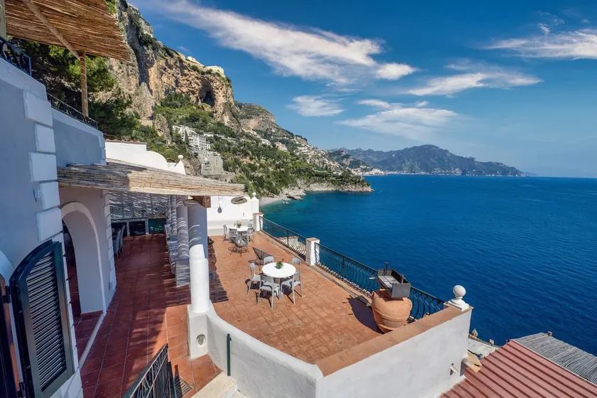 Clifftop Sea Views & Panoramic Terrace - Image 1