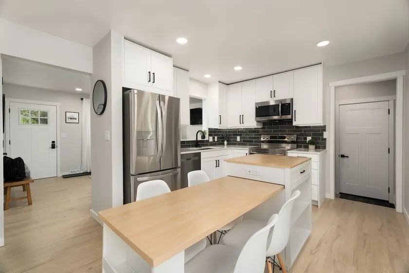 Experience the charm & modern appeal of Bell St. - Image 1