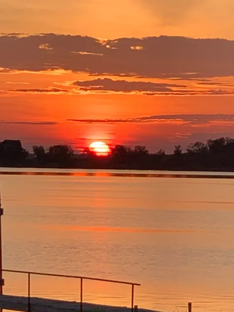 Sunrise Cottage on Lake RC - Image 1
