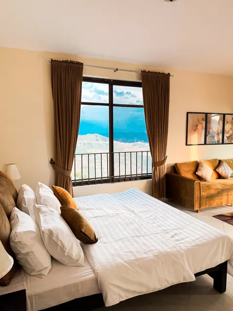 Luxe Loft 2: Cozy 3-Bed Escape - Image 1