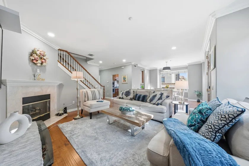 SALE-3B Arcadia Spacious Retreat with Private yard - Image 1