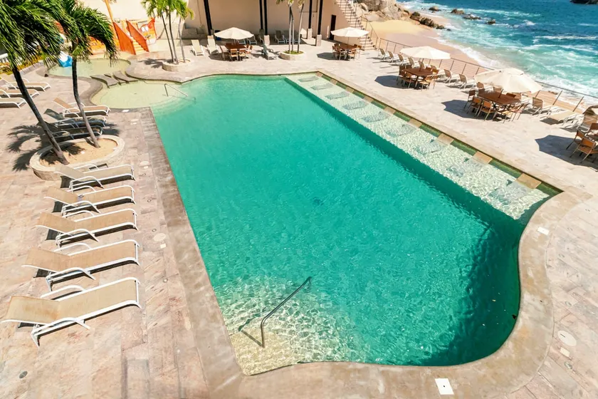 Brand new! Luxury beachfront pool - Image 1
