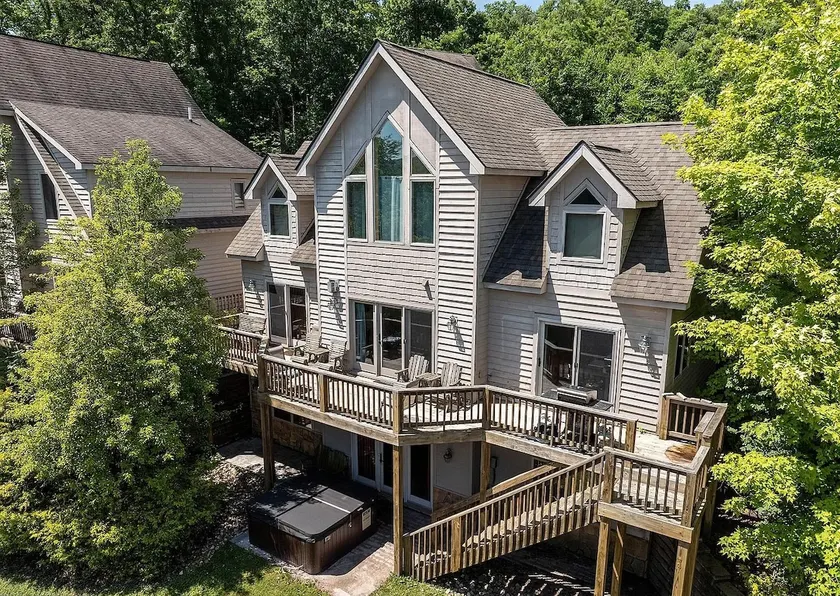 *Lake Views! Hot Tub! Walk to Lake Rentals & Eats* - Image 1