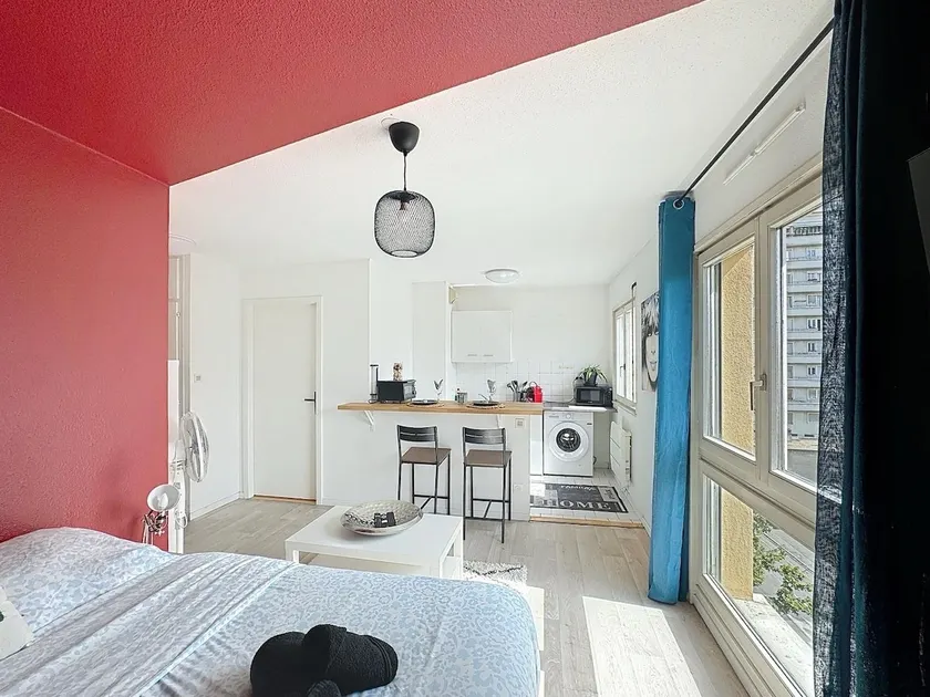 Quiet apartment in the center. - Image 1
