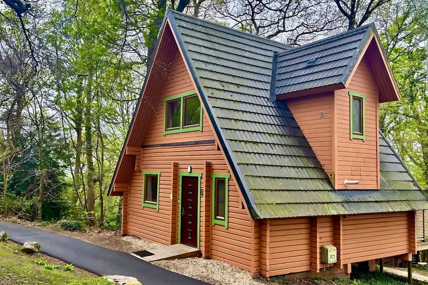 Acorn Lodge for Six with Hot Tub - Devon - Image 1