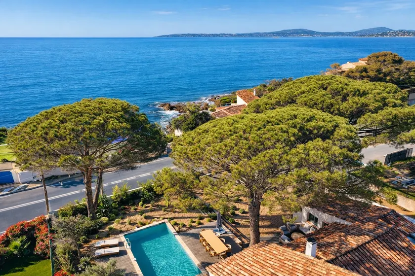 Beautiful villa with pool near sea - Image 1