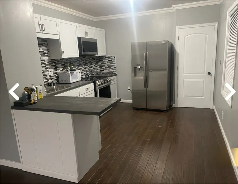 Detroit Sports Duplex! Upper Unit - Image 1