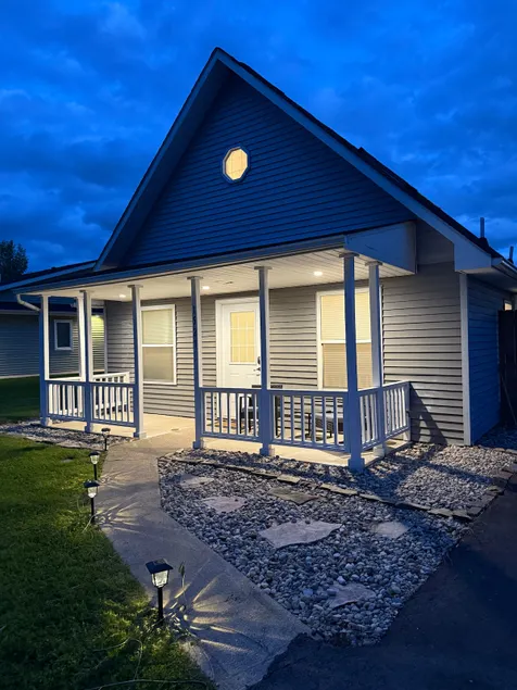Cozy Home Near Prime Spots - Image 1