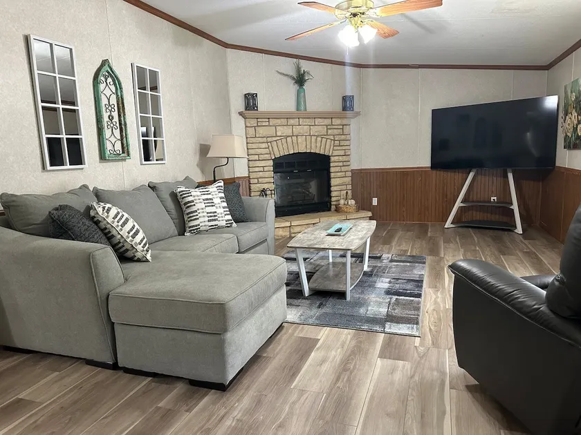 3 BD 2 bath family home - Image 1