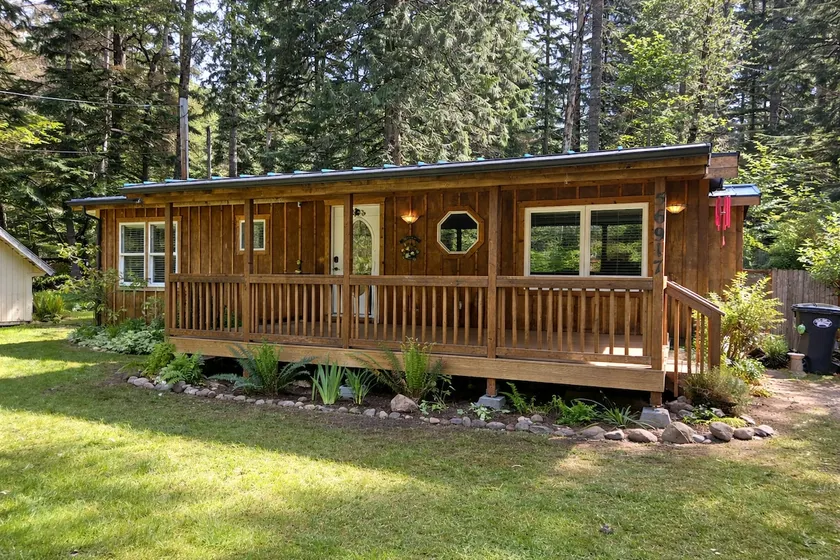Rainier Christmas Cabin w/ Hot Tub-Cinema-WiFi - Image 1