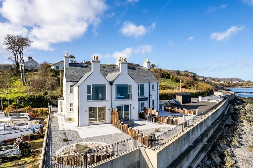 Stunning Seafront House in Carnlough with hot tub* - Image 1